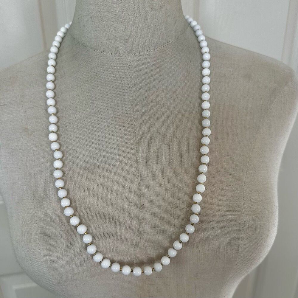White vintage beaded necklace
